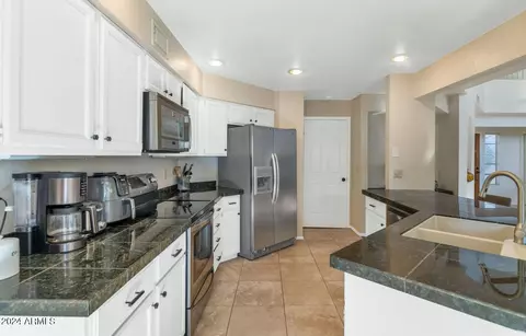 3509 E South Fork Dr, Phoenix, AZ 85044 photo 9