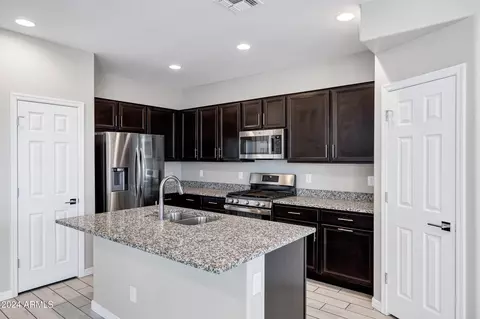 3718 S 58th Dr, Phoenix, AZ 85043 photo 9