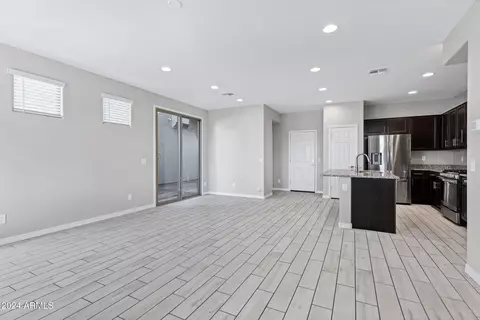 3718 S 58th Dr, Phoenix, AZ 85043 photo 5