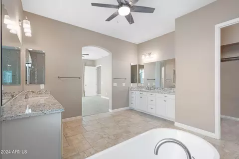 Bath - 4527 N 29th Way, Phoenix, AZ 85016 photo 5 of 8