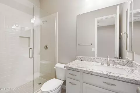 Bath - 4527 N 29th Way, Phoenix, AZ 85016 photo 6 of 8