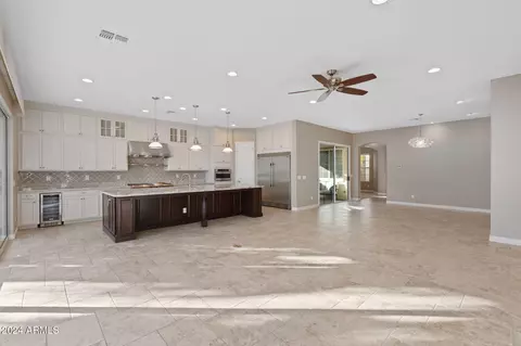 Living - 4527 N 29th Way, Phoenix, AZ 85016 photo 9 of 10