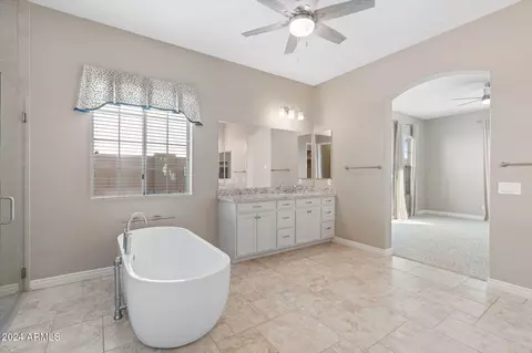 Bath - 4527 N 29th Way, Phoenix, AZ 85016 photo 2 of 8