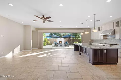 Living - 4527 N 29th Way, Phoenix, AZ 85016 photo 8 of 10