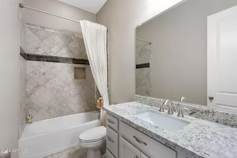 Bath - 4527 N 29th Way, Phoenix, AZ 85016 photo 8 of 8