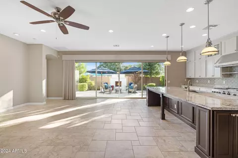 Living - 4527 N 29th Way, Phoenix, AZ 85016 photo 7 of 10