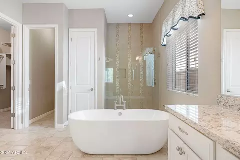 Bath - 4527 N 29th Way, Phoenix, AZ 85016 photo 4 of 8