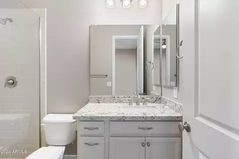 Bath - 4527 N 29th Way, Phoenix, AZ 85016 photo 7 of 8
