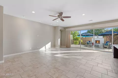Living - 4527 N 29th Way, Phoenix, AZ 85016 photo 6 of 10