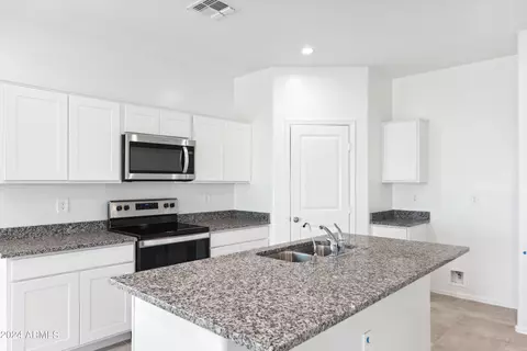 1685 W Spaulding Ave, Apache Junction, AZ 85120 photo 7