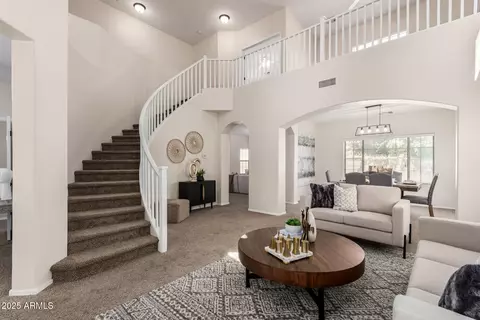 992 E Sourwood Dr, Gilbert, AZ 85298 photo 3