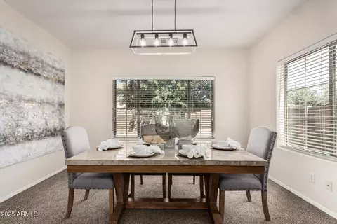 992 E Sourwood Dr, Gilbert, AZ 85298 photo 5