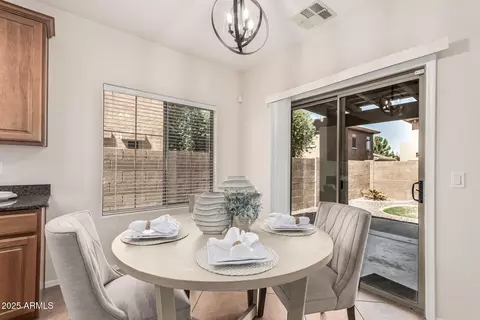 992 E Sourwood Dr, Gilbert, AZ 85298 photo 9