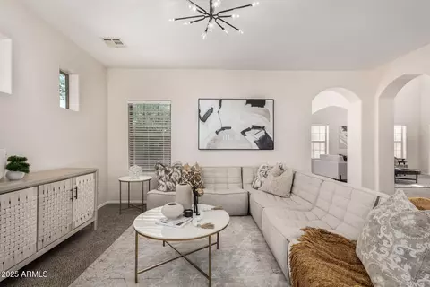 992 E Sourwood Dr, Gilbert, AZ 85298 photo 6