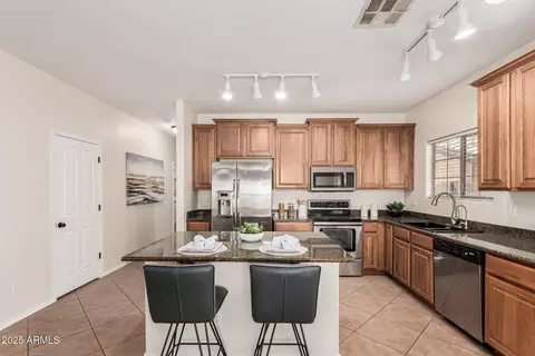 992 E Sourwood Dr, Gilbert, AZ 85298 photo 13