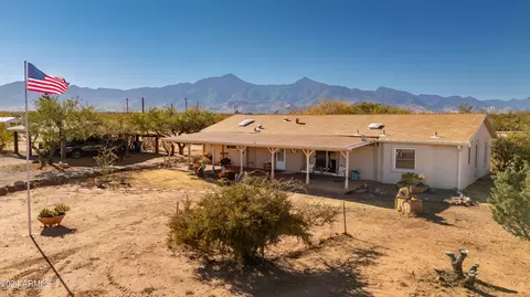 6944 S Appaloosa Pl, Hereford, AZ 85615