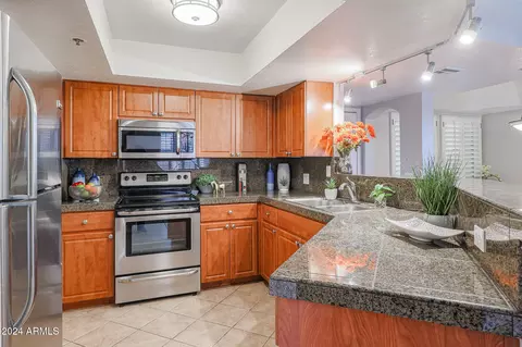5104 N 32nd St #129, Phoenix, AZ 85018