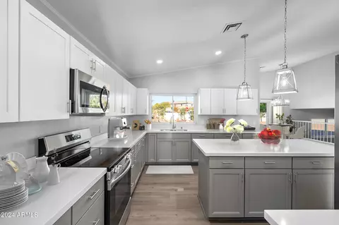 Kitchen - 509 S Honeysuckle Ln, Gilbert, AZ 85296 photo 2 of 6