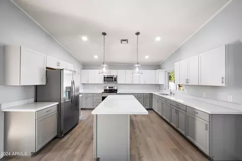 Kitchen - 509 S Honeysuckle Ln, Gilbert, AZ 85296 photo 4 of 6