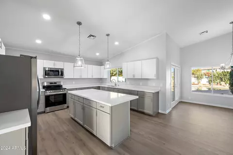 Kitchen - 509 S Honeysuckle Ln, Gilbert, AZ 85296 photo 6 of 6