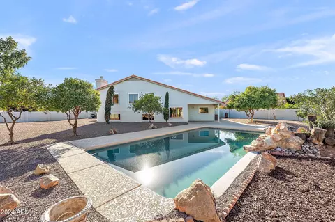 Exterior - 509 S Honeysuckle Ln, Gilbert, AZ 85296 photo 4 of 6