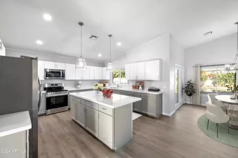 Kitchen - 509 S Honeysuckle Ln, Gilbert, AZ 85296 photo 5 of 6
