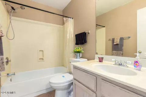 Bath - 2304 E Aire Libre Ave, Phoenix, AZ 85022 photo 2 of 2