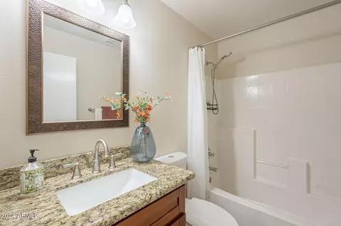 Bath - 1743 E Amber Ln, Gilbert, AZ 85296 photo 1 of 2
