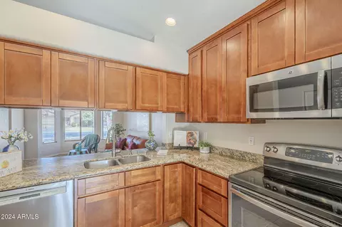 Kitchen - 1743 E Amber Ln, Gilbert, AZ 85296 photo 5 of 5