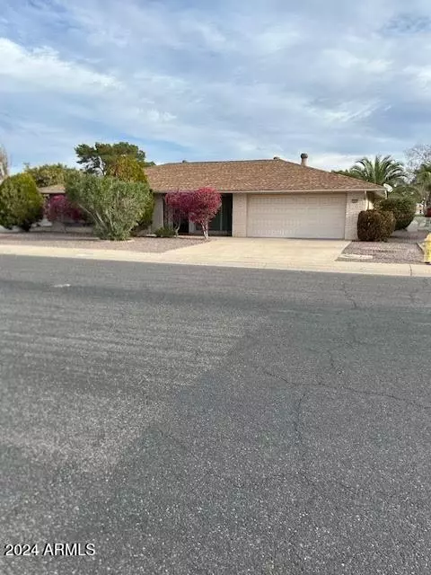 15801 N Lakeforest Dr, Sun City, AZ 85351