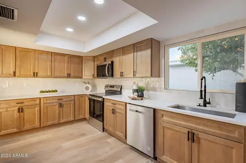 26617 S Sedona Dr, Sun Lakes, AZ 85248
