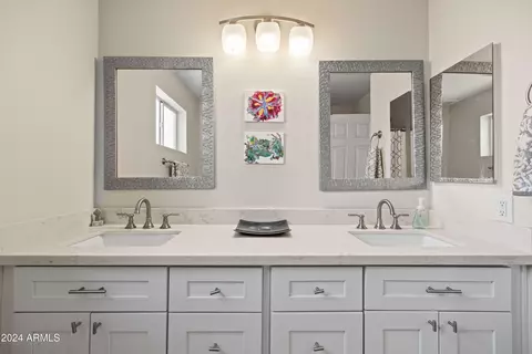 Bath - 2161 E Gemini Dr, Tempe, AZ 85283 photo 4 of 4