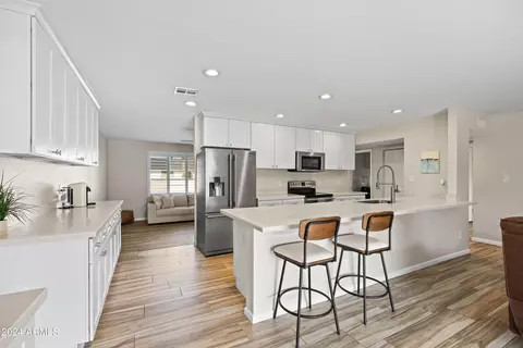 Kitchen - 2161 E Gemini Dr, Tempe, AZ 85283 photo 1 of 6