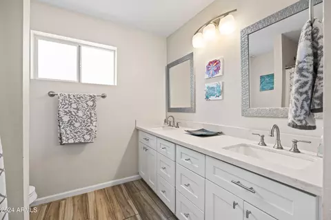 Bath - 2161 E Gemini Dr, Tempe, AZ 85283 photo 3 of 4