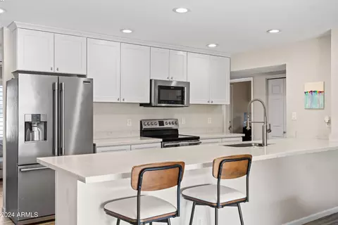 Kitchen - 2161 E Gemini Dr, Tempe, AZ 85283 photo 4 of 6
