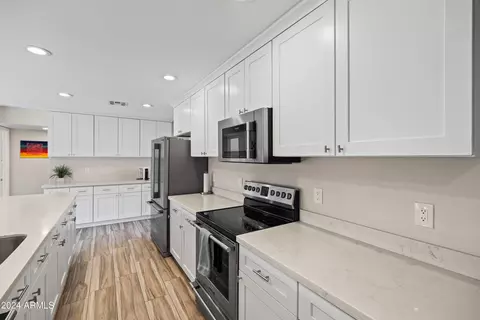 Kitchen - 2161 E Gemini Dr, Tempe, AZ 85283 photo 2 of 6