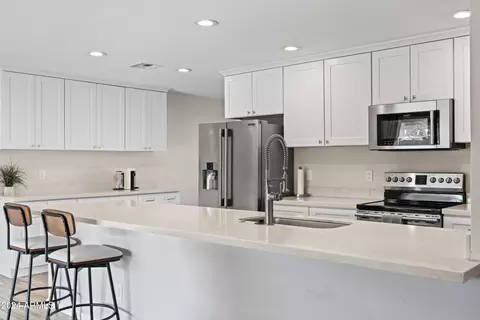 Kitchen - 2161 E Gemini Dr, Tempe, AZ 85283 photo 3 of 6