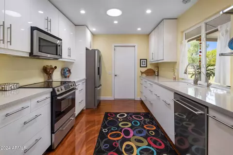 9408 W Long Hills Dr, Sun City, AZ 85351