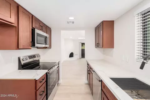 942 E Beryl Ave, Phoenix, AZ 85020 photo 10