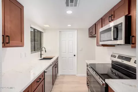 942 E Beryl Ave, Phoenix, AZ 85020 photo 8