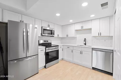 946 E Diamond Dr, Tempe, AZ 85283