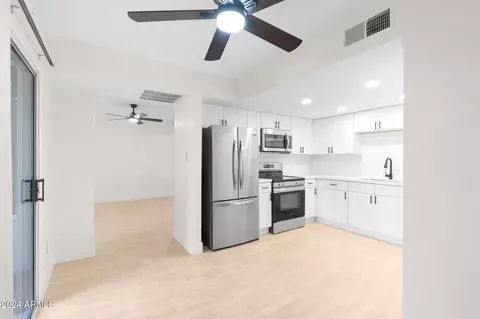946 E Diamond Dr, Tempe, AZ 85283 photo 2