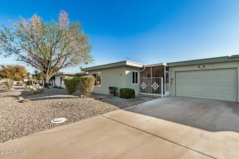 9747 W Royal Ridge Dr, Sun City, AZ 85351