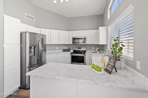 Kitchen - 3938 E Morrow Dr, Phoenix, AZ 85050 photo 2 of 2