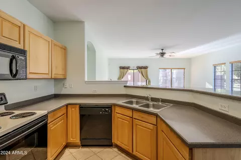 7019 S Golfside Ln, Phoenix, AZ 85042 photo 8