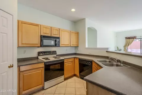 7019 S Golfside Ln, Phoenix, AZ 85042 photo 10