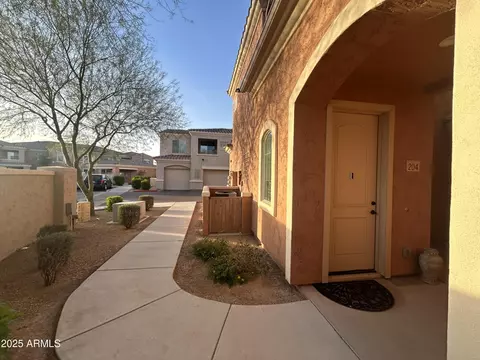 900 S Canal Dr #204, Chandler, AZ 85225