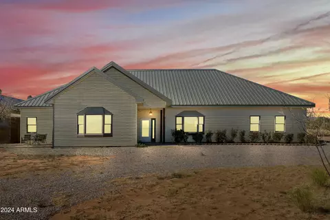 9412 E Dakota Rd, Hereford, AZ 85615