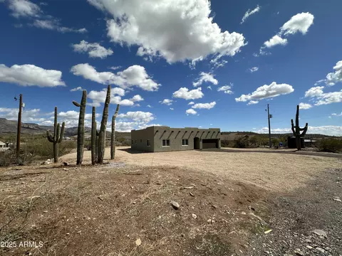 49005 N 7th Ave, New River, AZ 85087