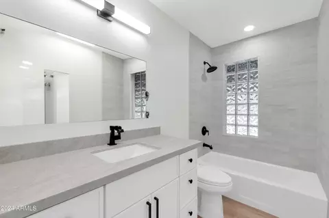 Bath - 7701 N 17th Ave, Phoenix, AZ 85021 photo 2 of 3